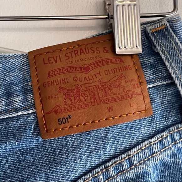 Levi’s 501 cut off jean shorts in classic blue denim size 27 excellent condition - Picture 10 of 12